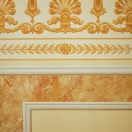 Орнаментальная роспись в панелях с барельефом на мраморной имитации